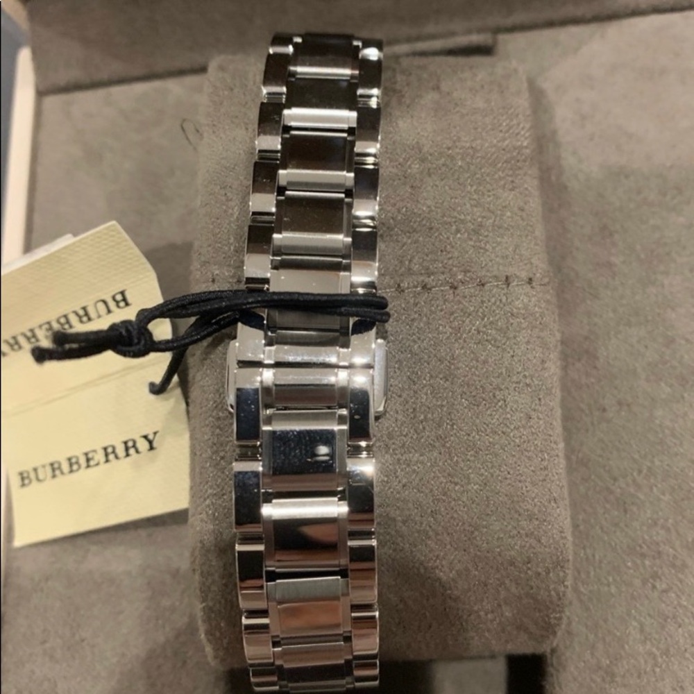 Burberry Women's BU9400 'heritage' Watch (FINAL PRICE) $529 - Picture 5 of 10